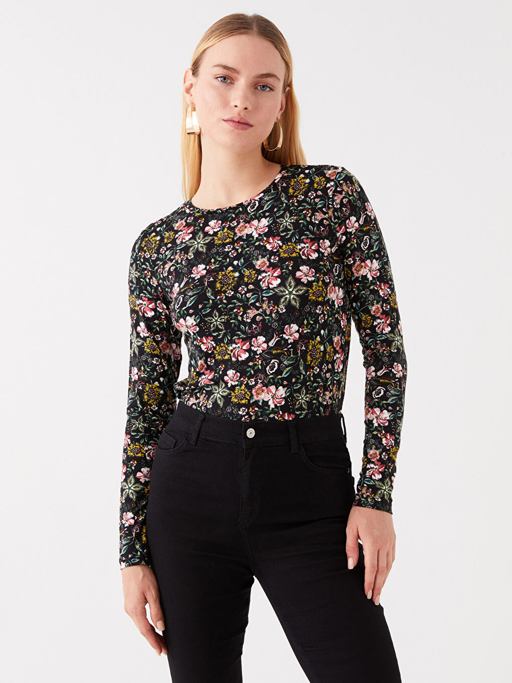Siyah Bisiklet Yaka Çiçekli Uzun Kollu Kadın Bluz