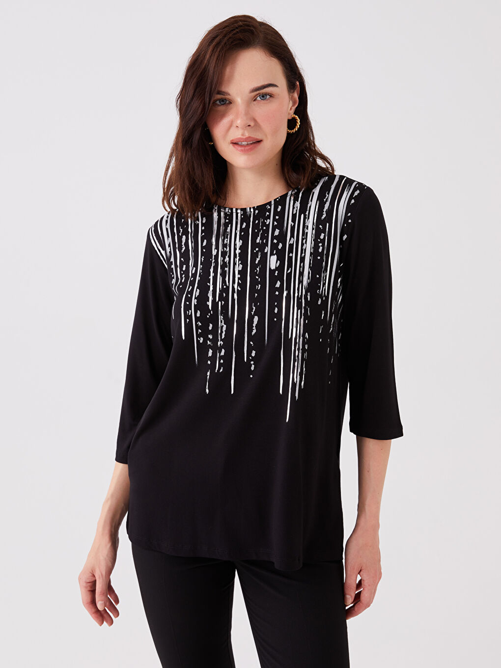 بلوز یه‌خه‌ خڕ نەخشدار قۆڵ درێژ بۆ ژنان