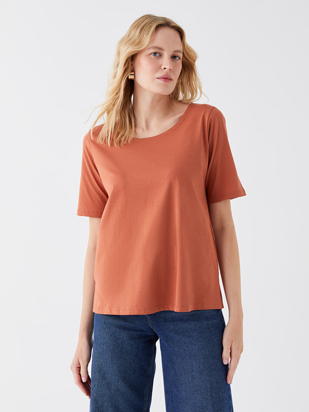 Kahverengi Bisiklet Yaka Düz Kısa Kollu Kadın Tişört-1
