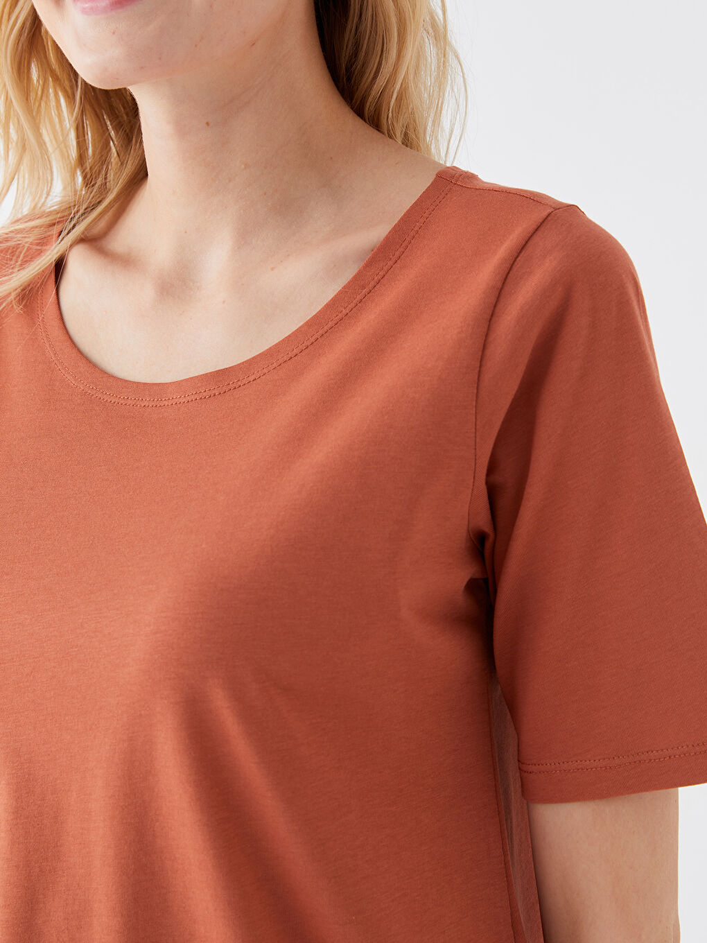 Kahverengi Bisiklet Yaka Düz Kısa Kollu Kadın Tişört-3