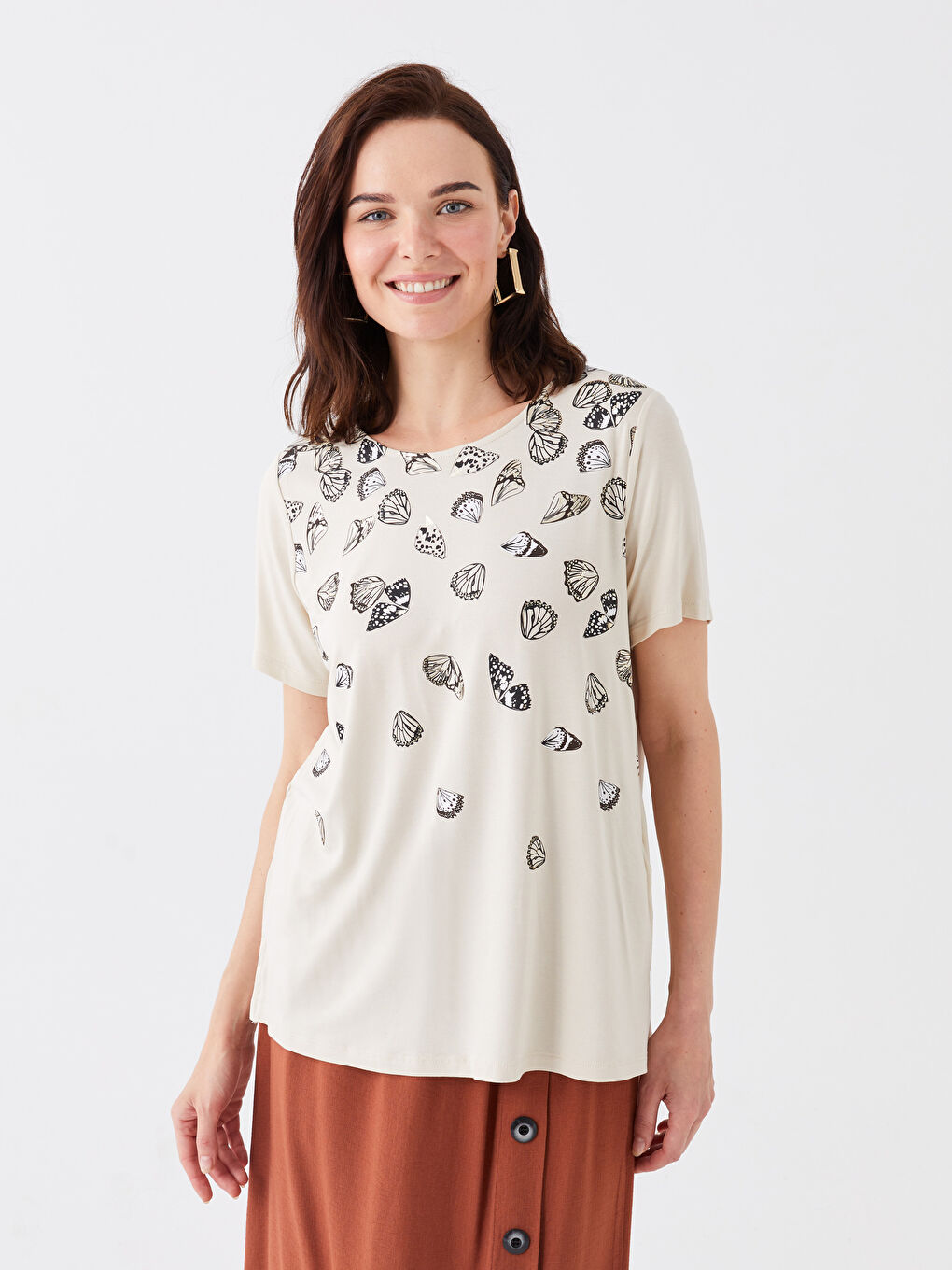 Bej Bisiklet Yaka Baskılı Kısa Kollu Kadın Tişört