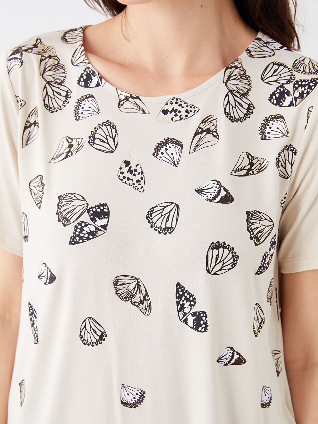 Bej Bisiklet Yaka Baskılı Kısa Kollu Kadın Tişört-4