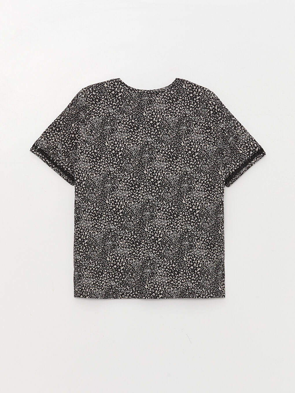 Siyah Bisiklet Yaka Desenli Kısa Kollu Kadın Tişört-6