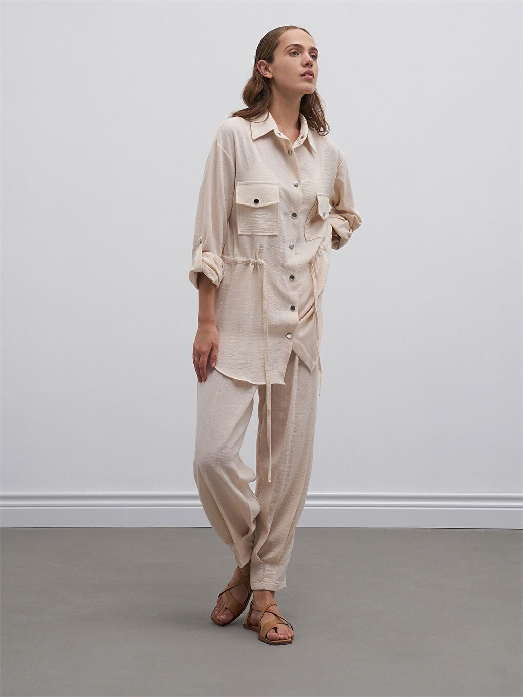 Bej Standart Fit Düz Keten Karışımlı Kadın Pantolon