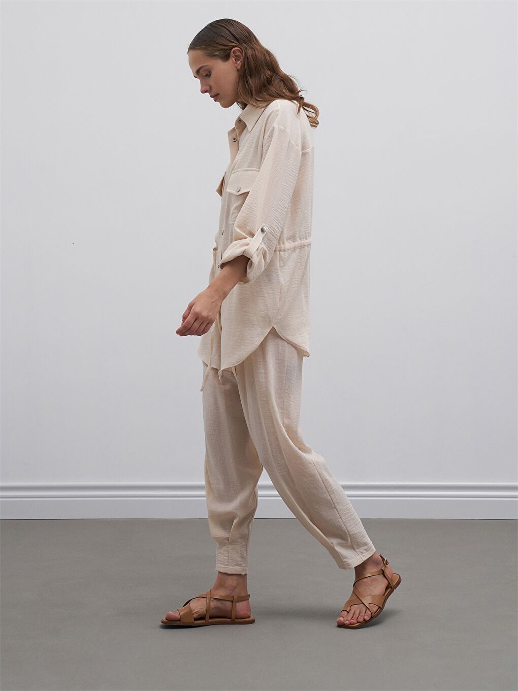 Bej Standart Fit Düz Keten Karışımlı Kadın Pantolon-1