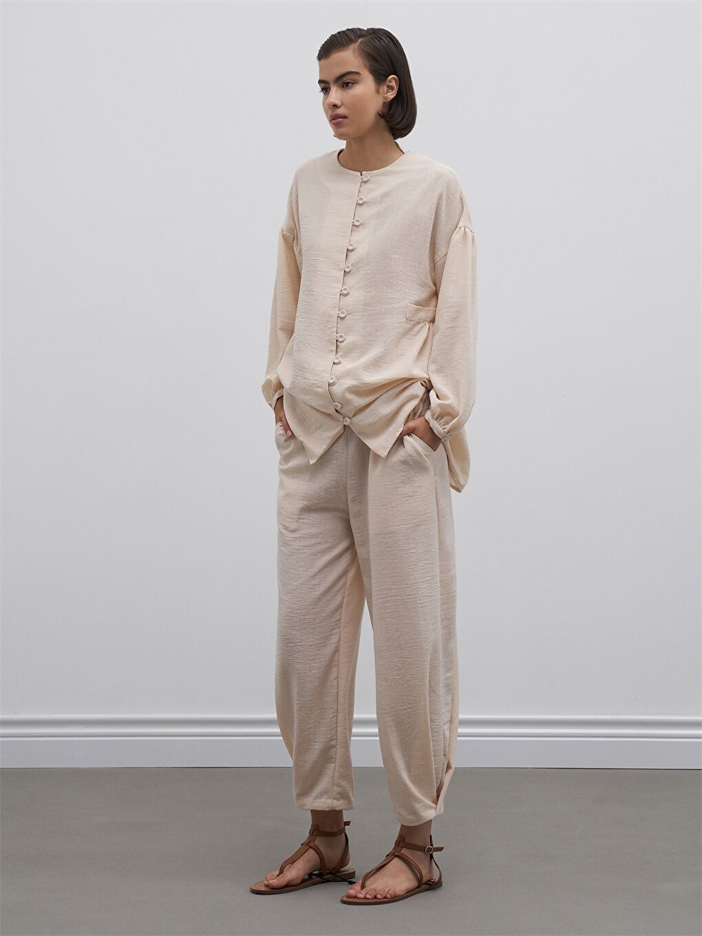 Bej Bisiklet Yaka Düz Uzun Kollu Keten Karışımlı Kadın Gömlek-1