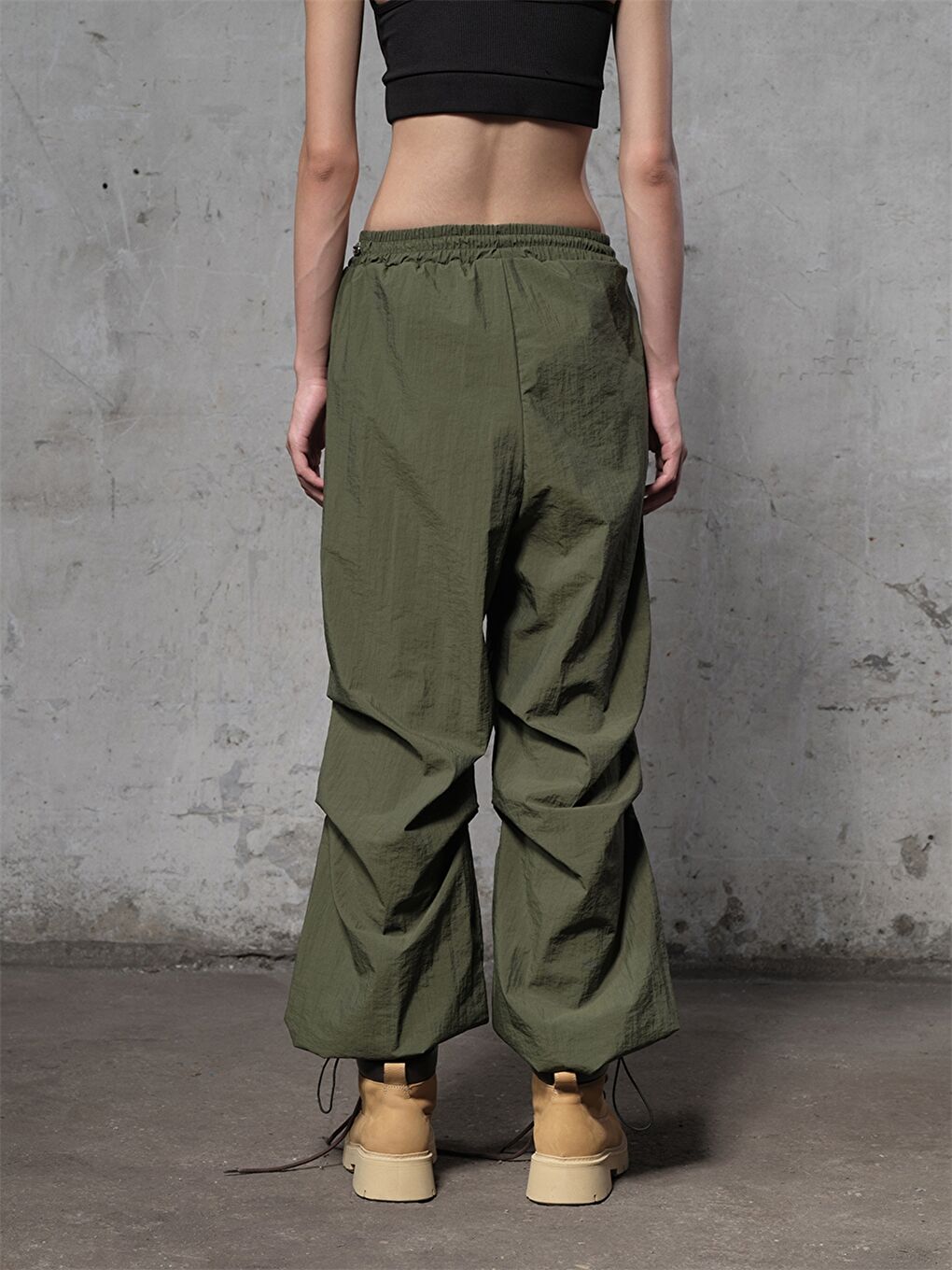 Haki Kadın Beli Lastikli Düz Paraşüt Pantolon-1