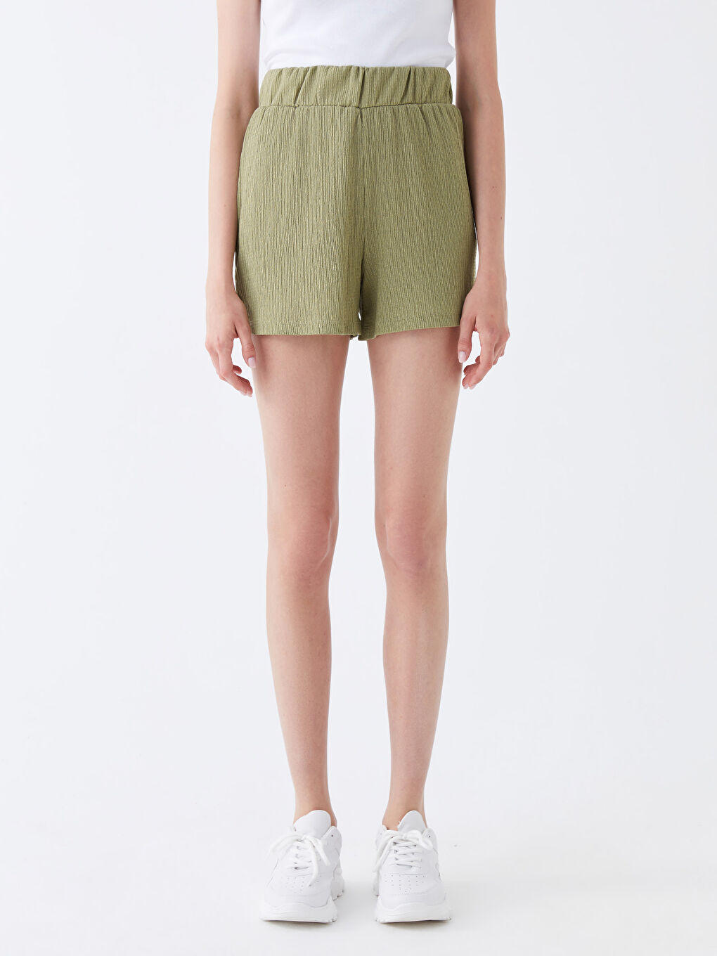 Yeşil Beli Lastikli Rahat Kalıp Kadın Şort-3