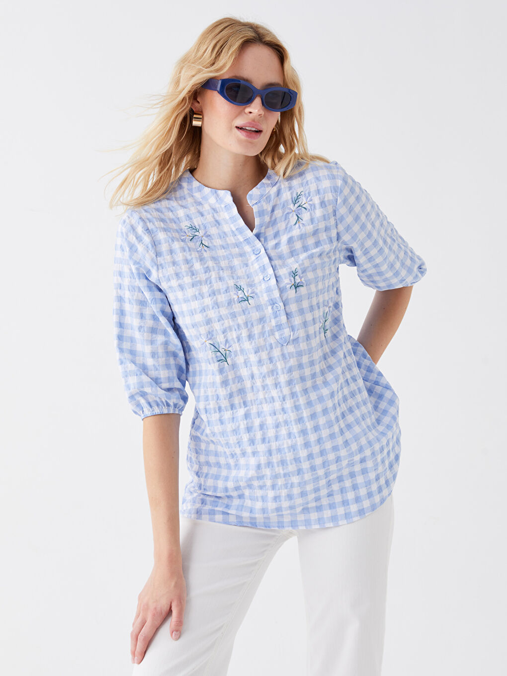 Mavi Kaçık Yaka Nakışlı Kadın Bluz