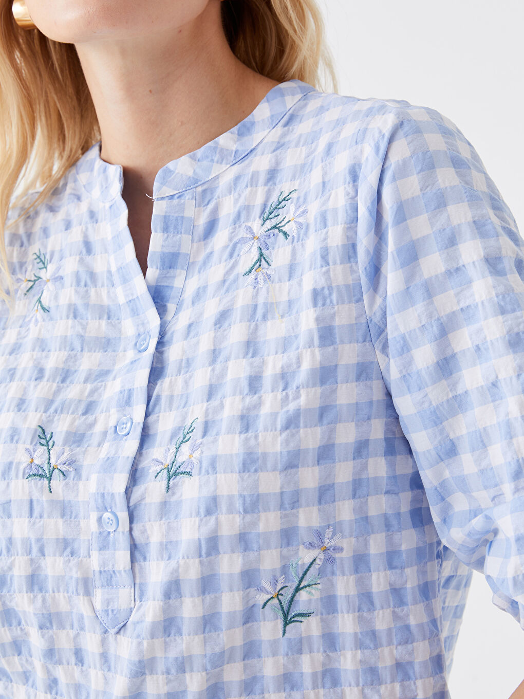 Mavi Kaçık Yaka Nakışlı Kadın Bluz-3