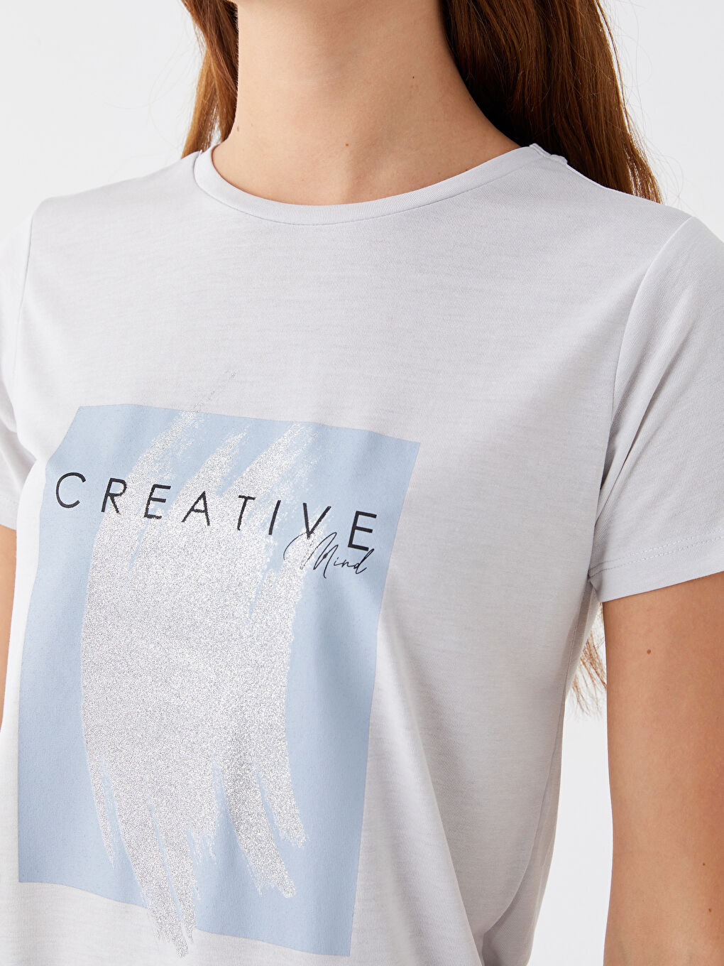 Gri Bisiklet Yaka Baskılı Kısa Kollu Kadın Tişört-3