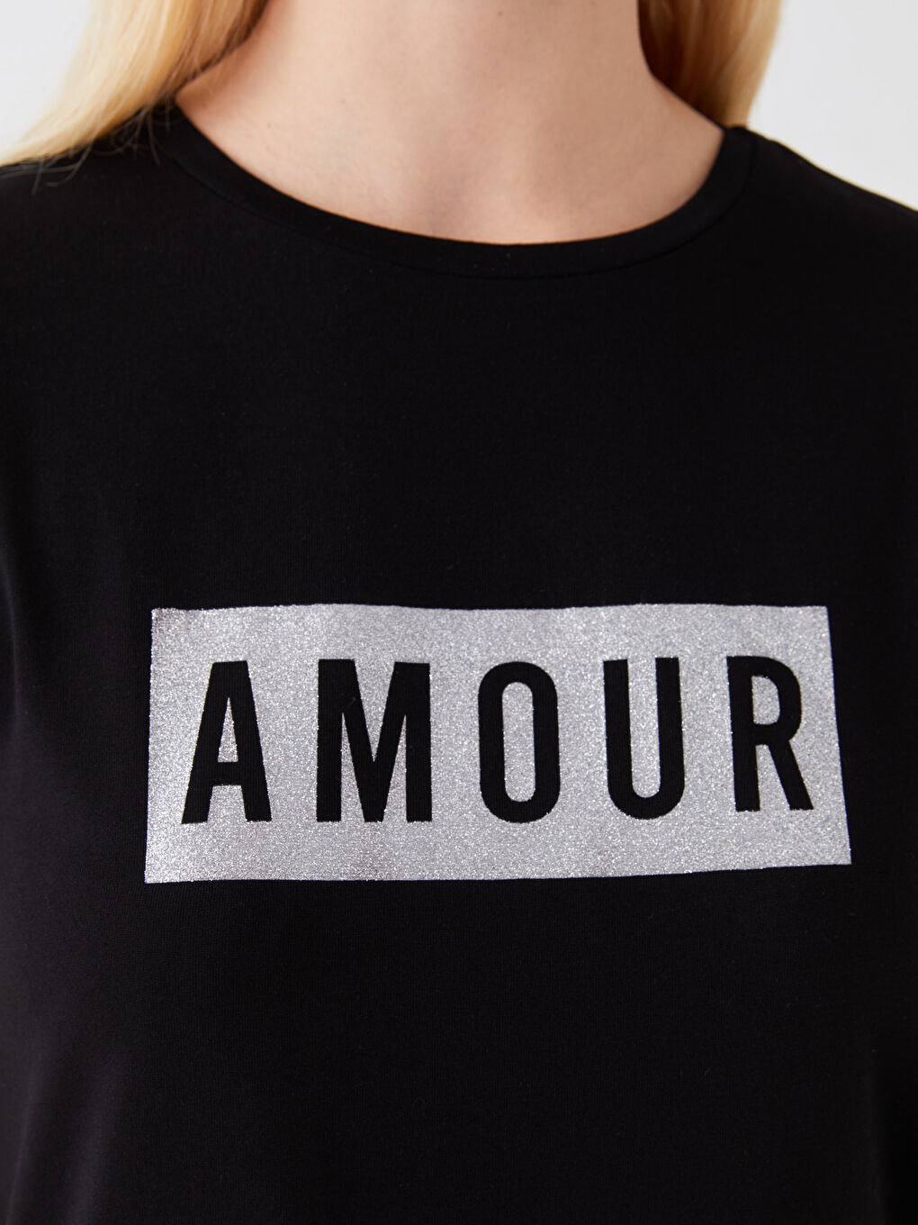 Siyah Bisiklet Yaka Baskılı Kısa Kollu Kadın Tişört-3