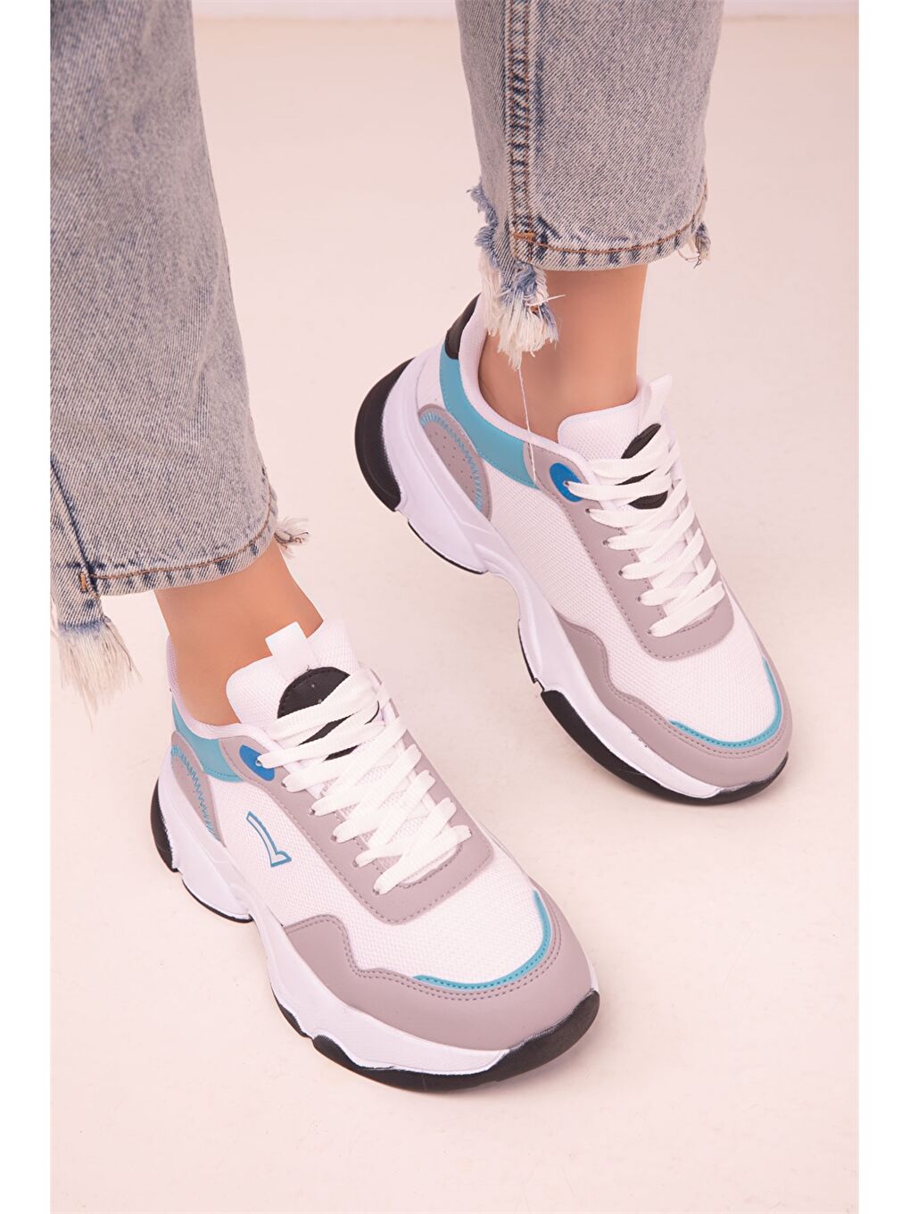 Gri Bağcıklı Kalın Taban Kadın Aktif Spor Ayakkabı-3