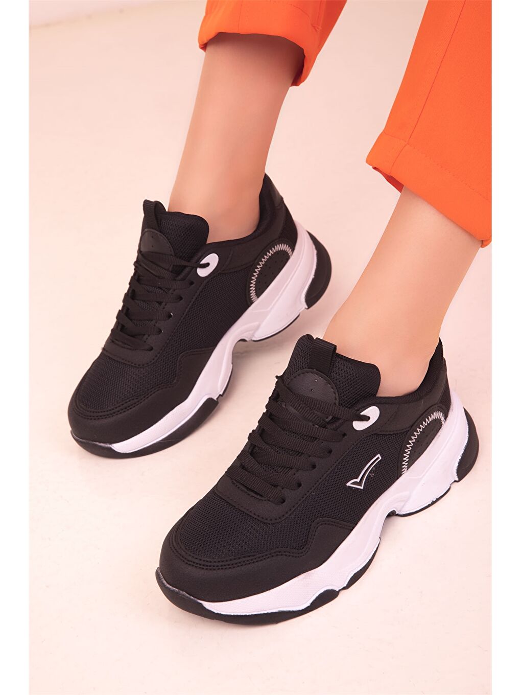 Siyah Bağcıklı Kalın Taban Kadın Aktif Spor Ayakkabı-2