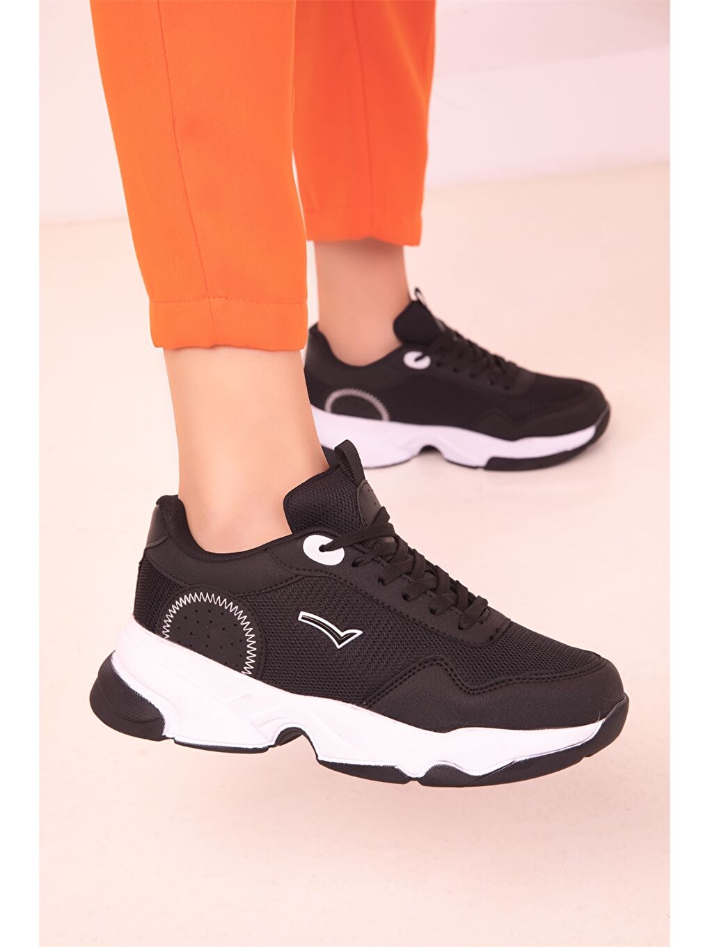 Siyah Bağcıklı Kalın Taban Kadın Aktif Spor Ayakkabı-3