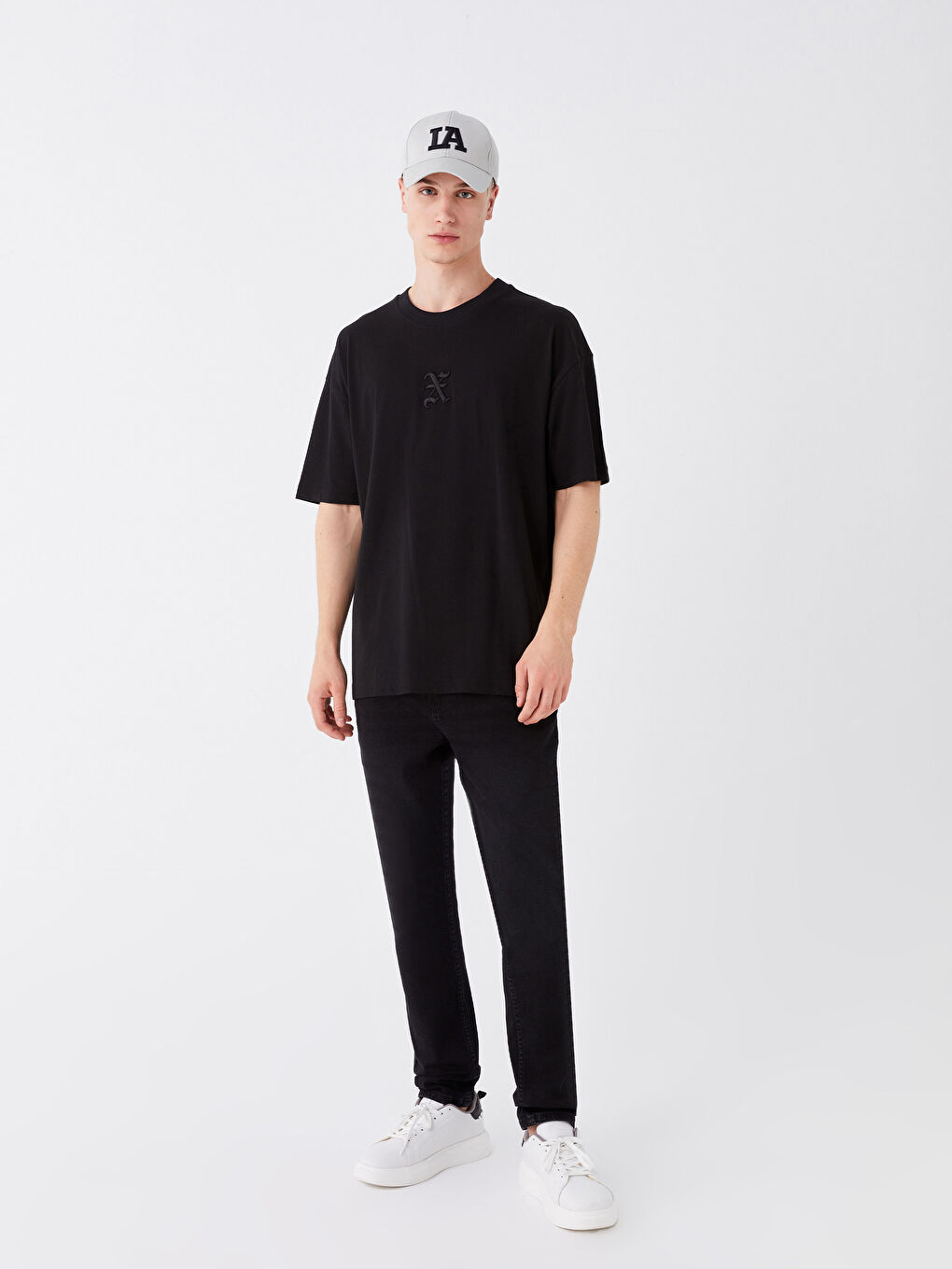 Siyah Bisiklet Yaka Kısa Kollu Nakışlı Penye Erkek Tişört-2