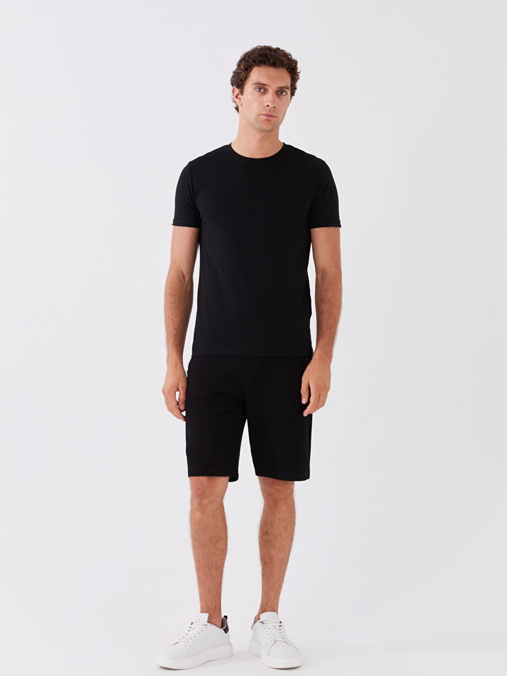 Siyah Bisiklet Yaka Kısa Kollu Erkek Tişört-2