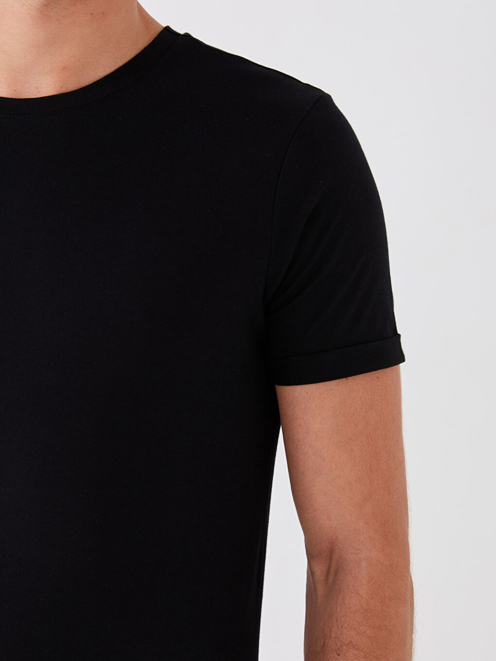 Siyah Bisiklet Yaka Kısa Kollu Erkek Tişört-3