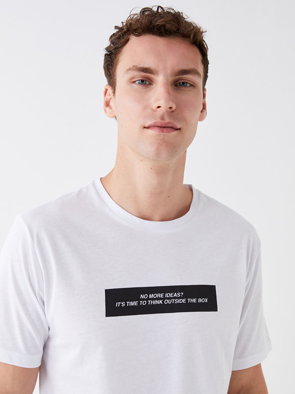 Beyaz Bisiklet Yaka Kısa Kollu Baskılı Penye Erkek Tişört