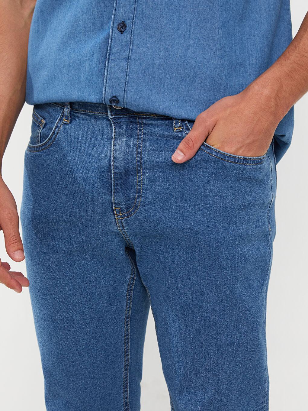 779 جينز بقصة عادية للرجال-3