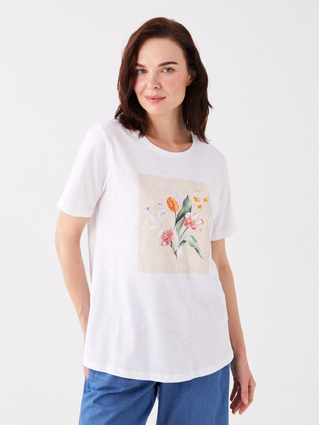 Beyaz Bisiklet Yaka Baskılı Kısa Kollu Kadın Tişört