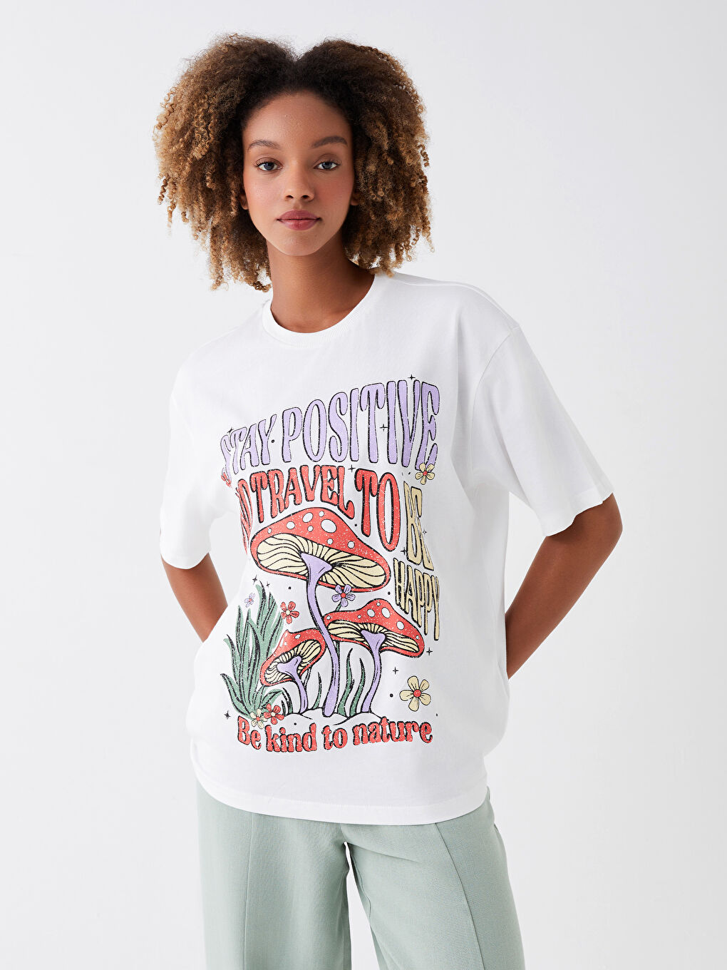 Ekru Bisiklet Yaka Baskılı Kısa Kollu Oversize Kadın Tişört-1