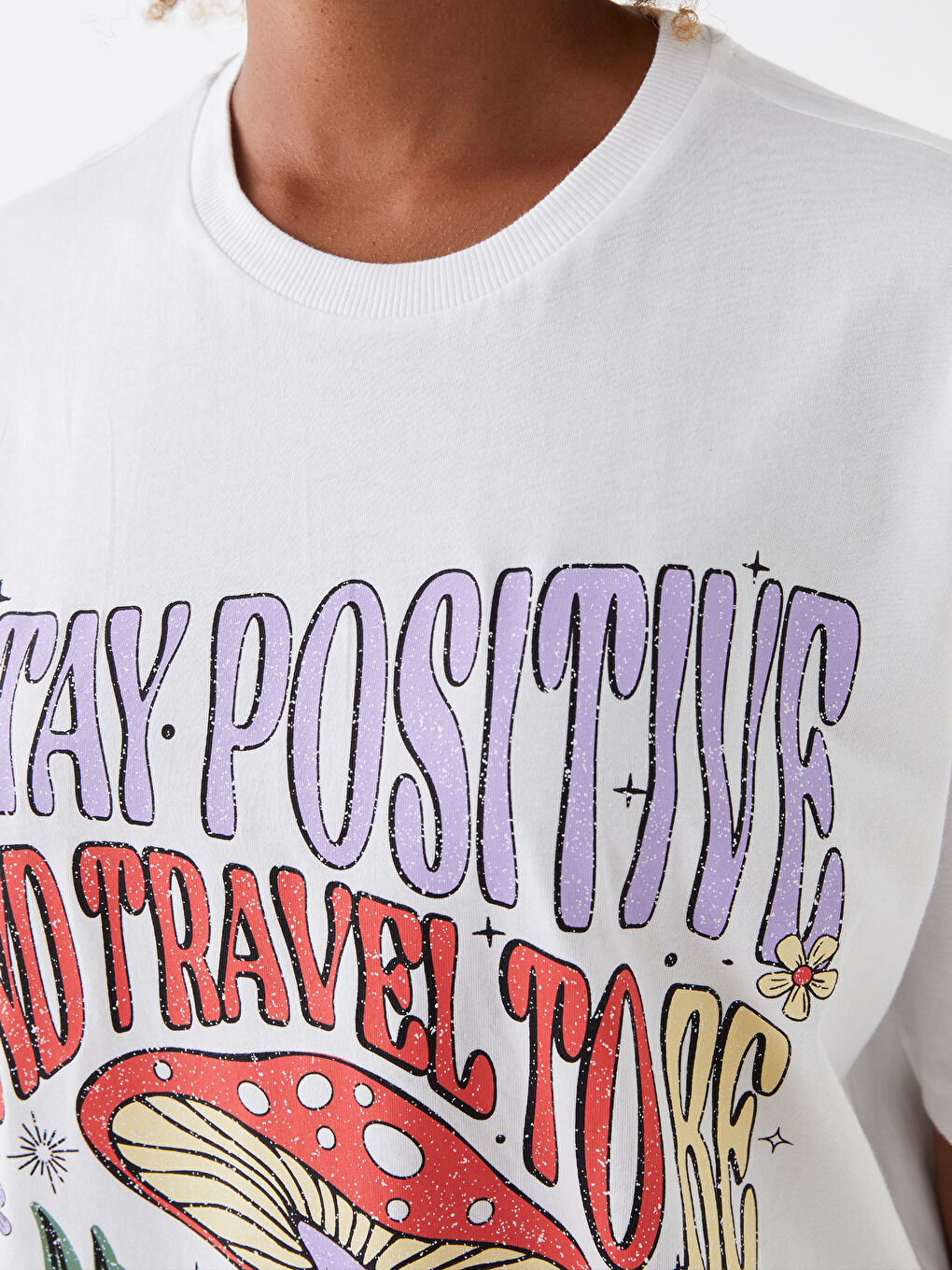 Ekru Bisiklet Yaka Baskılı Kısa Kollu Oversize Kadın Tişört-3