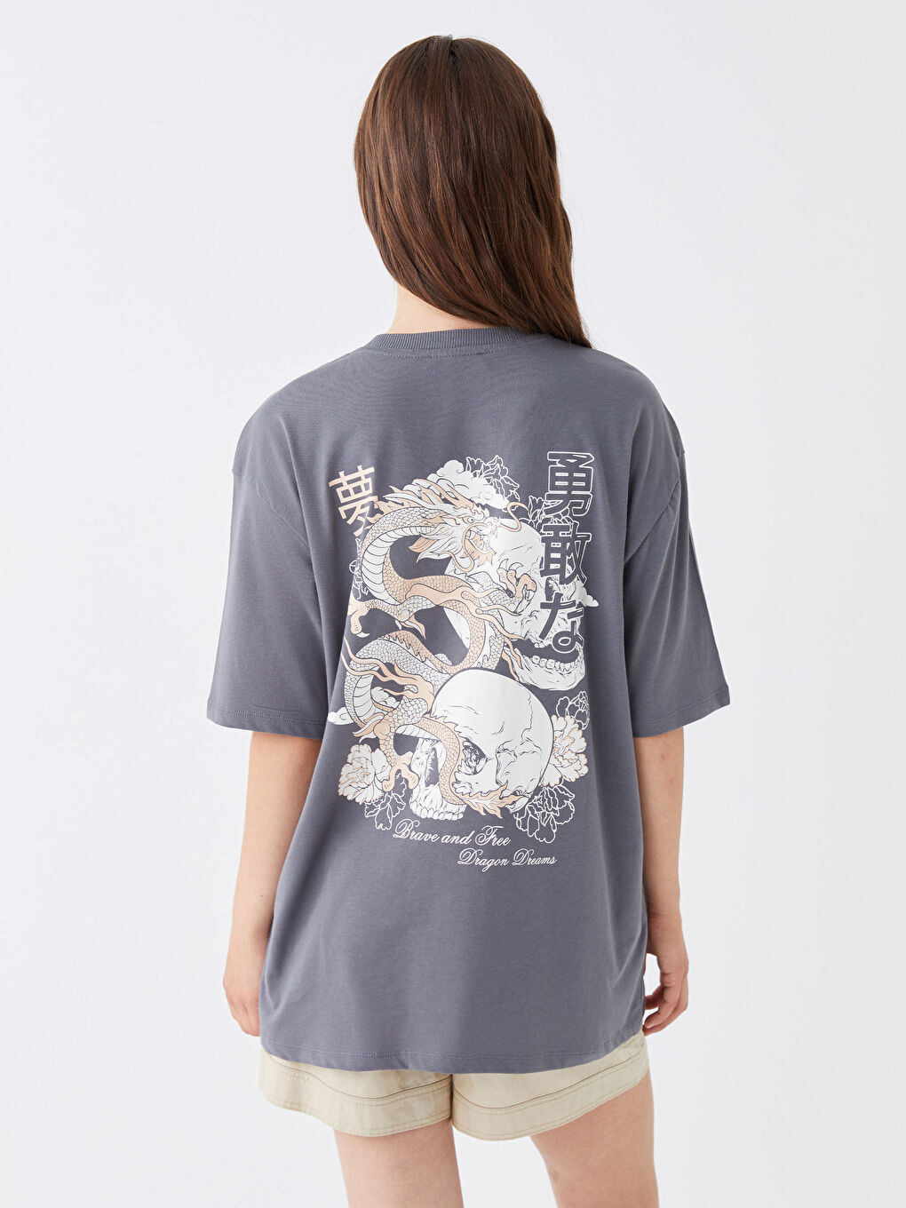 Gri Bisiklet Yaka Baskılı Kısa Kollu Oversize Kadın Tişört-4