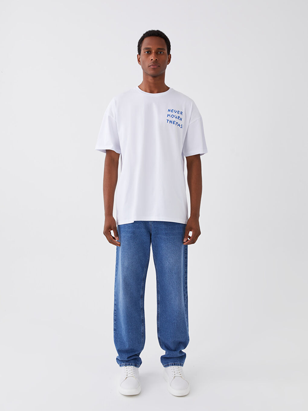 Beyaz Bisiklet Yaka Kısa Kollu Baskılı Penye Erkek Tişört-2