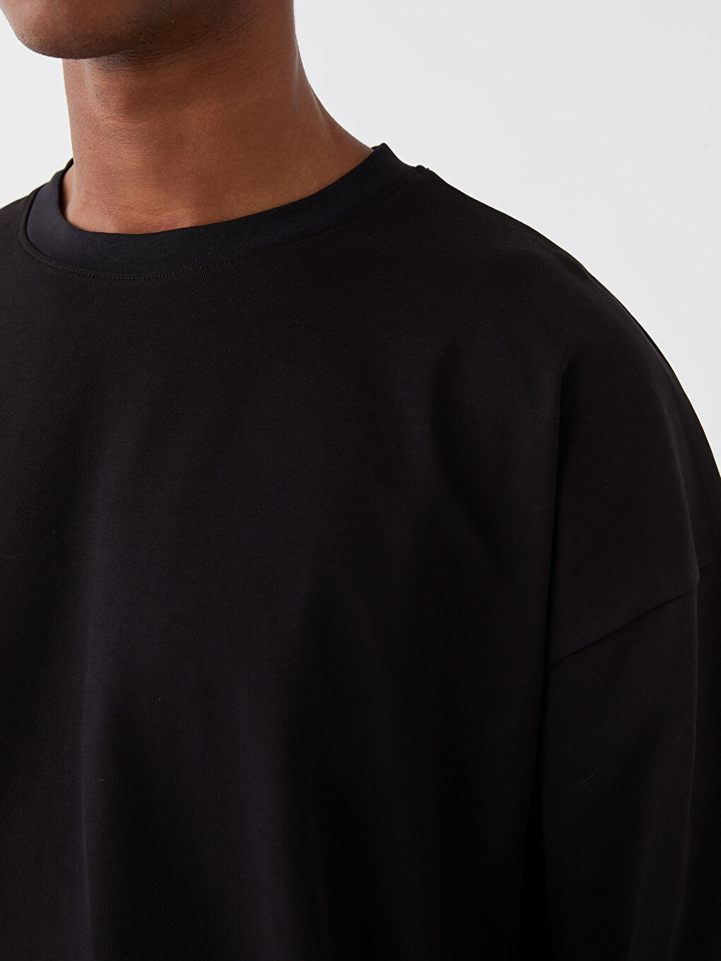 Siyah Oversize Bisiklet Yaka Kısa Kollu Penye Erkek Tişört-3