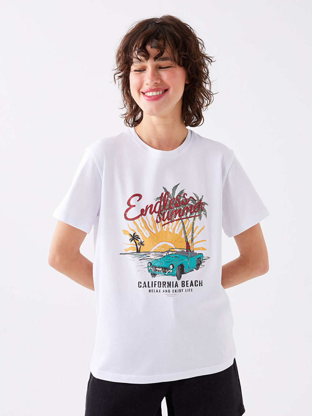 Beyaz Bisiklet Yaka Baskılı Kısa Kollu Kadın Tişört-3