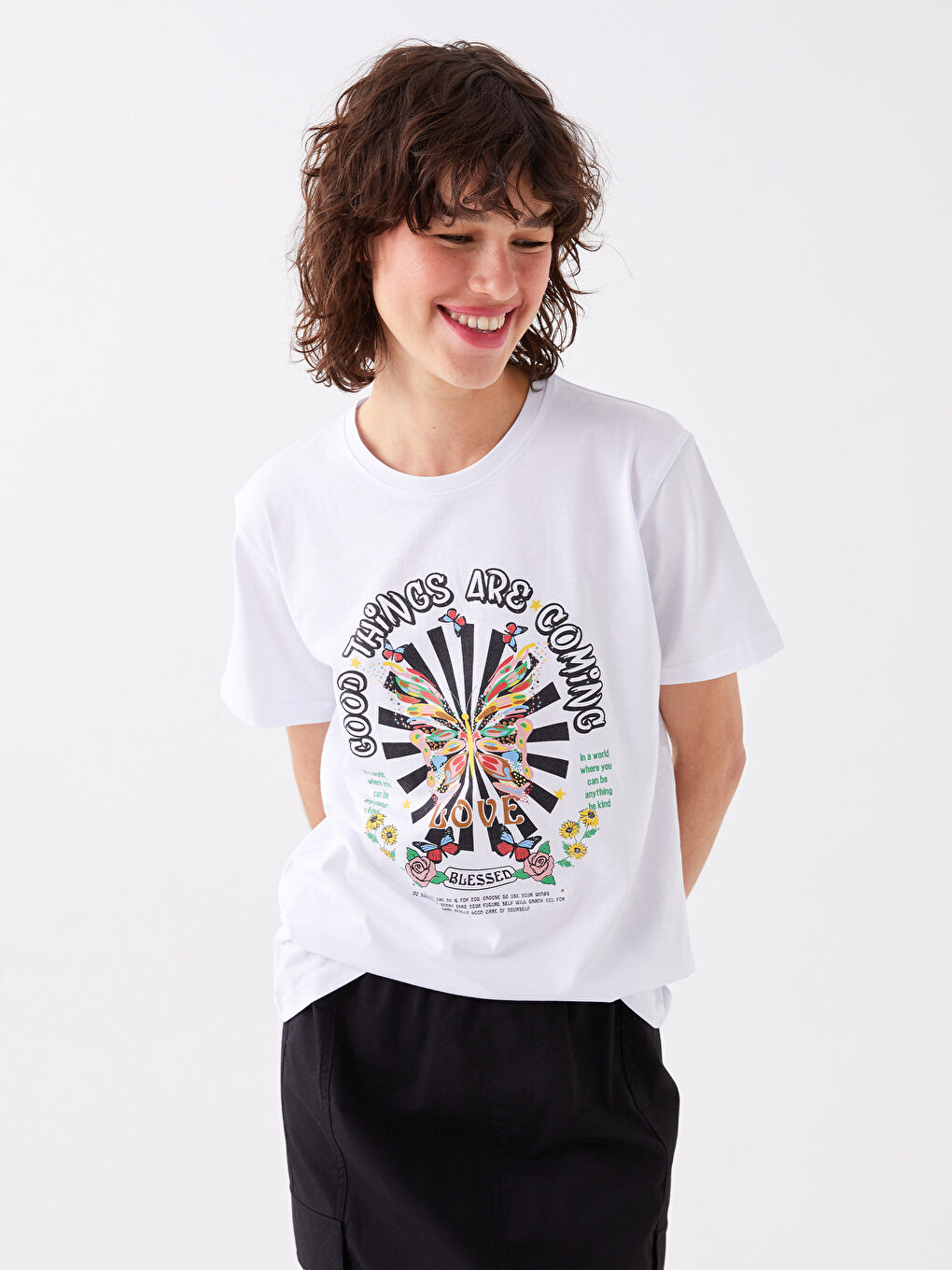 Beyaz Bisiklet Yaka Baskılı Kısa Kollu Kadın Tişört-3