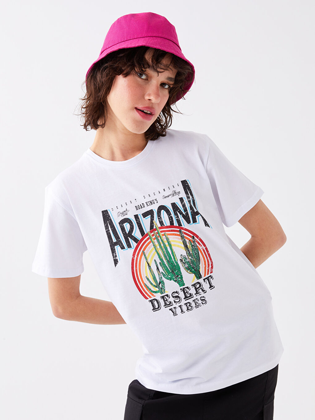 Beyaz Bisiklet Yaka Baskılı Kısa Kollu Kadın Tişört-1