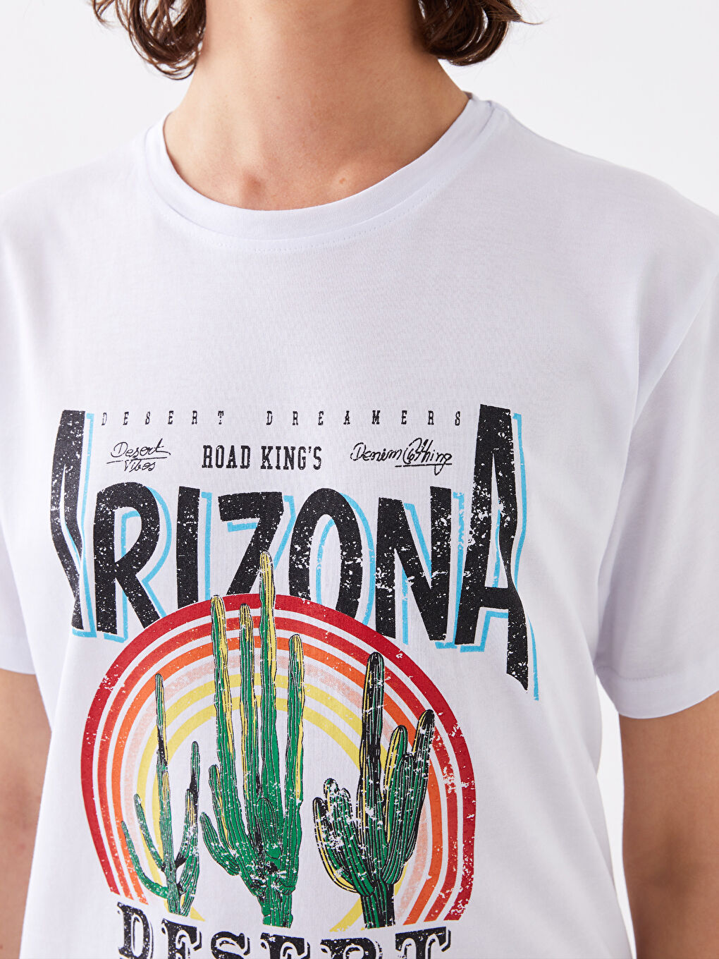 Beyaz Bisiklet Yaka Baskılı Kısa Kollu Kadın Tişört-7