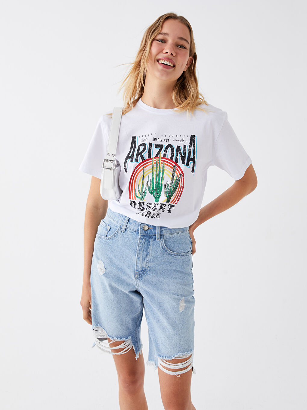 Beyaz Bisiklet Yaka Baskılı Kısa Kollu Kadın Tişört