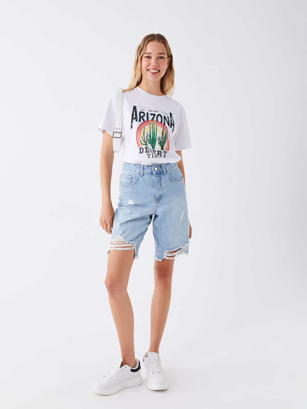 Beyaz Bisiklet Yaka Baskılı Kısa Kollu Kadın Tişört-4