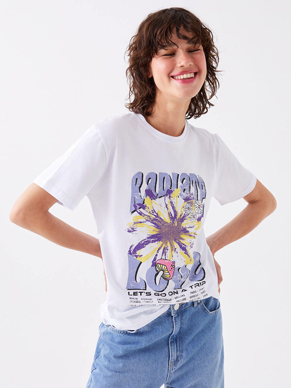 Beyaz Bisiklet Yaka Baskılı Kısa Kollu Kadın Tişört-1