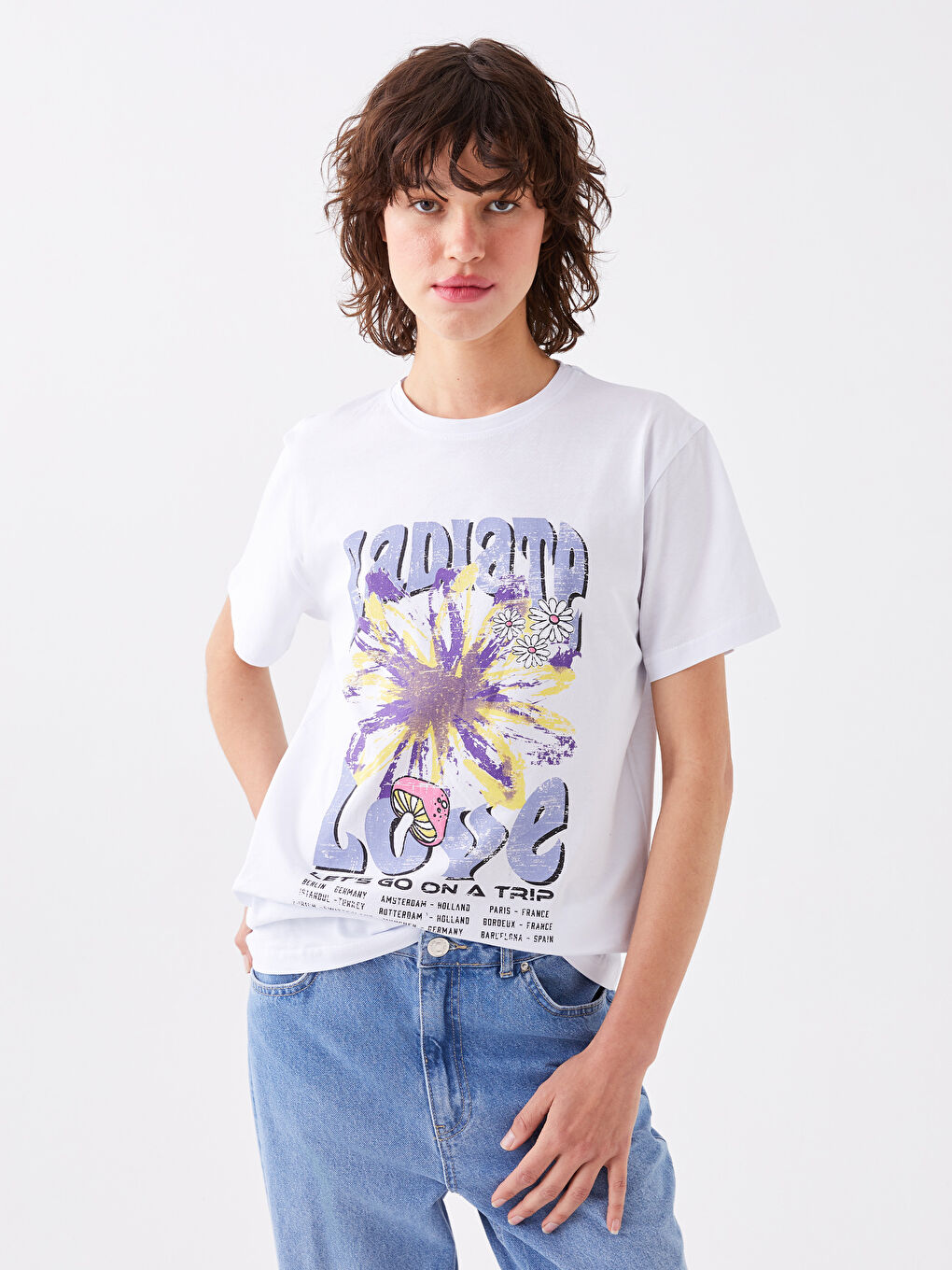 Beyaz Bisiklet Yaka Baskılı Kısa Kollu Kadın Tişört-3