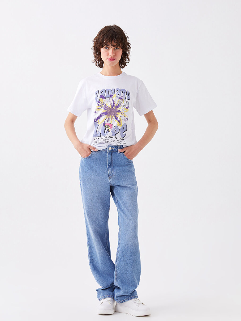 Beyaz Bisiklet Yaka Baskılı Kısa Kollu Kadın Tişört-5