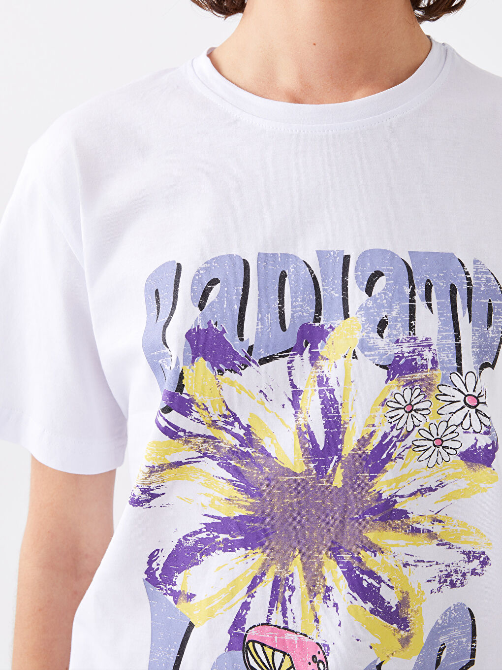 Beyaz Bisiklet Yaka Baskılı Kısa Kollu Kadın Tişört-7