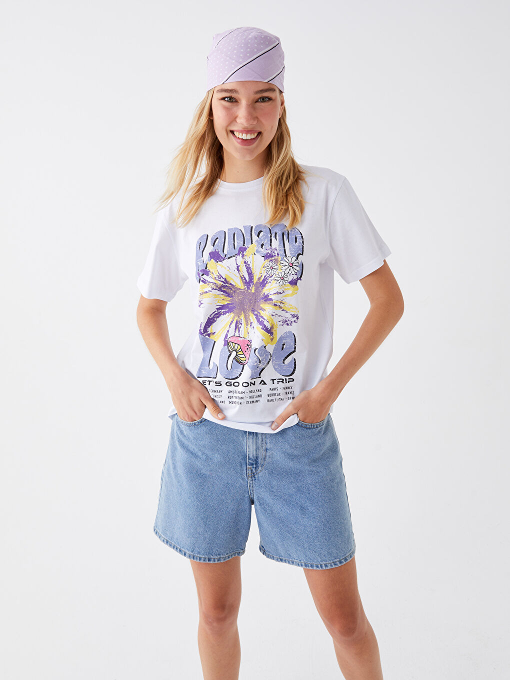 Beyaz Bisiklet Yaka Baskılı Kısa Kollu Kadın Tişört