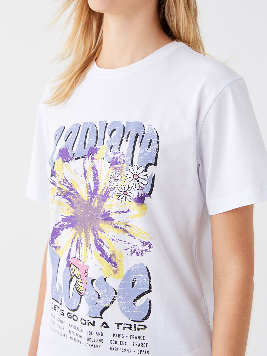 Beyaz Bisiklet Yaka Baskılı Kısa Kollu Kadın Tişört-6