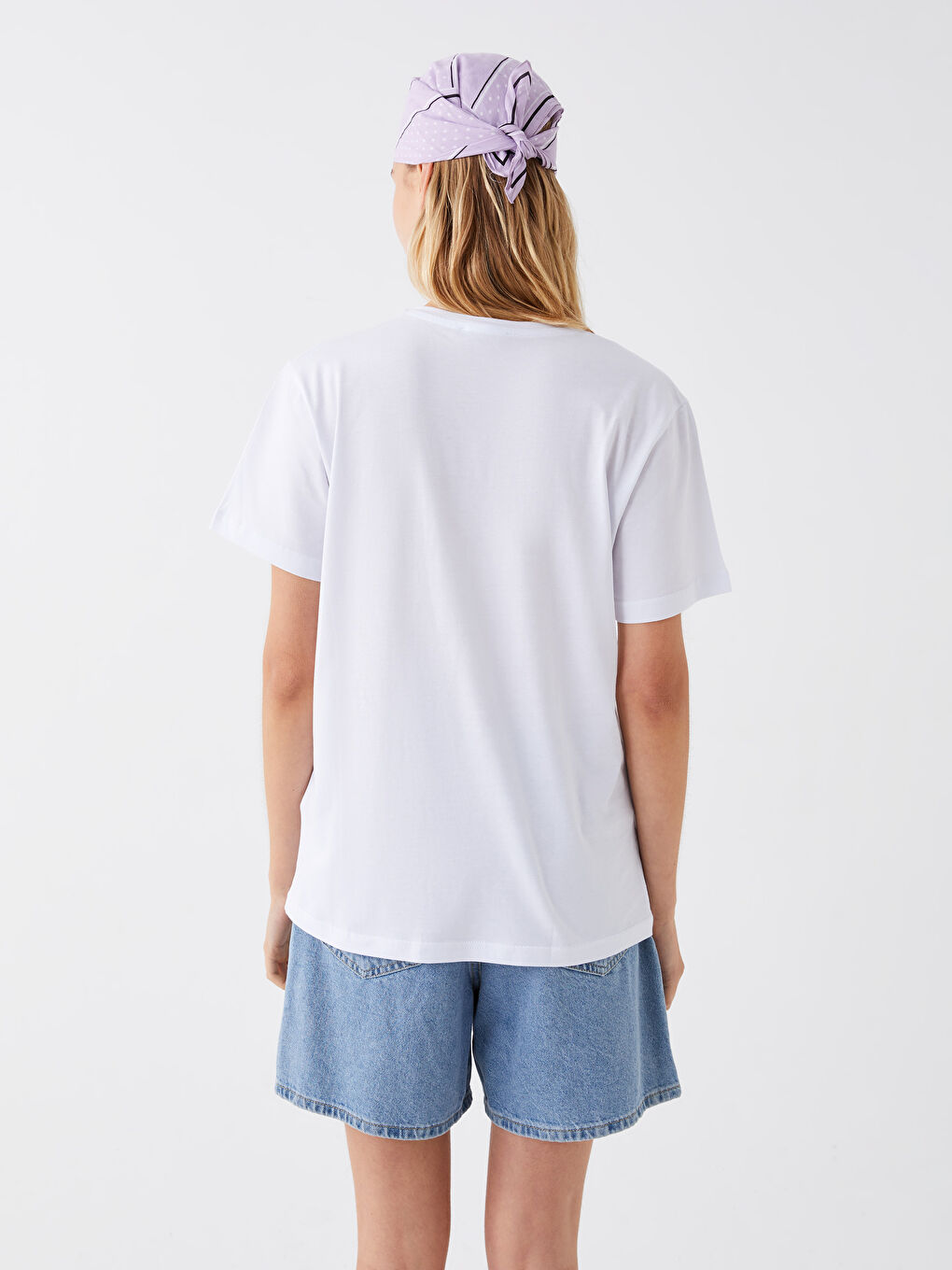 Beyaz Bisiklet Yaka Baskılı Kısa Kollu Kadın Tişört-8