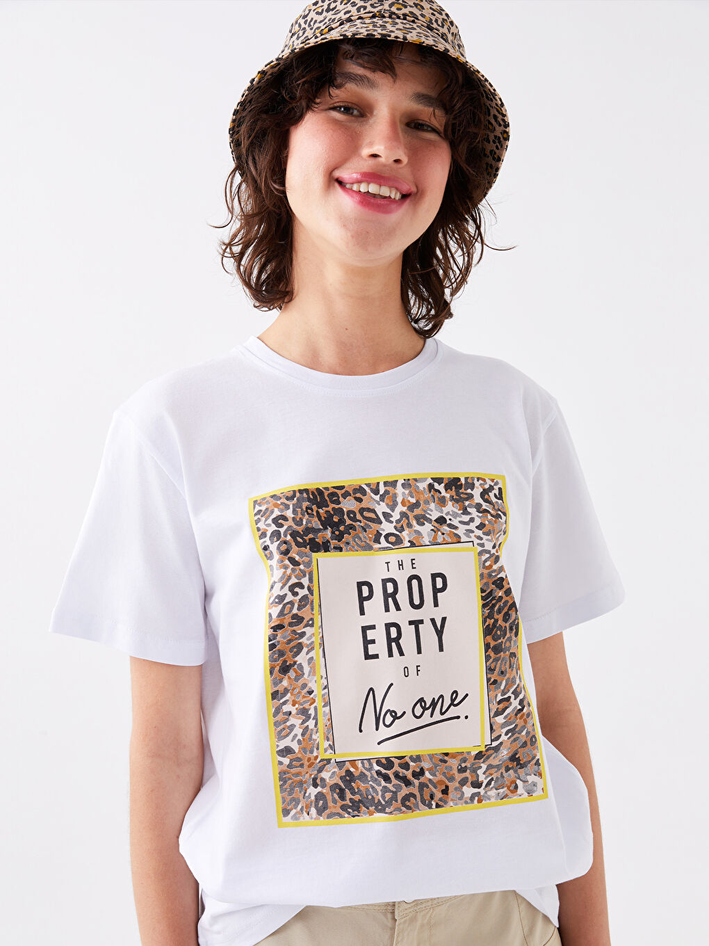 Beyaz Bisiklet Yaka Baskılı Kısa Kollu Kadın Tişört-1