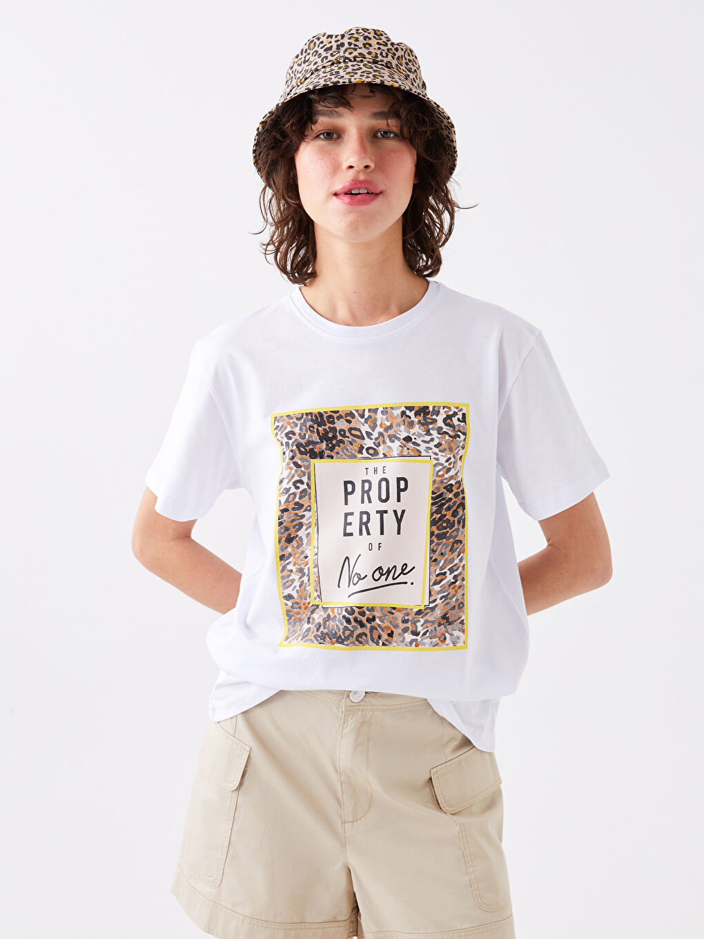 Beyaz Bisiklet Yaka Baskılı Kısa Kollu Kadın Tişört-3