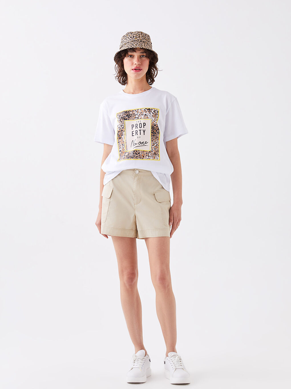 Beyaz Bisiklet Yaka Baskılı Kısa Kollu Kadın Tişört-5