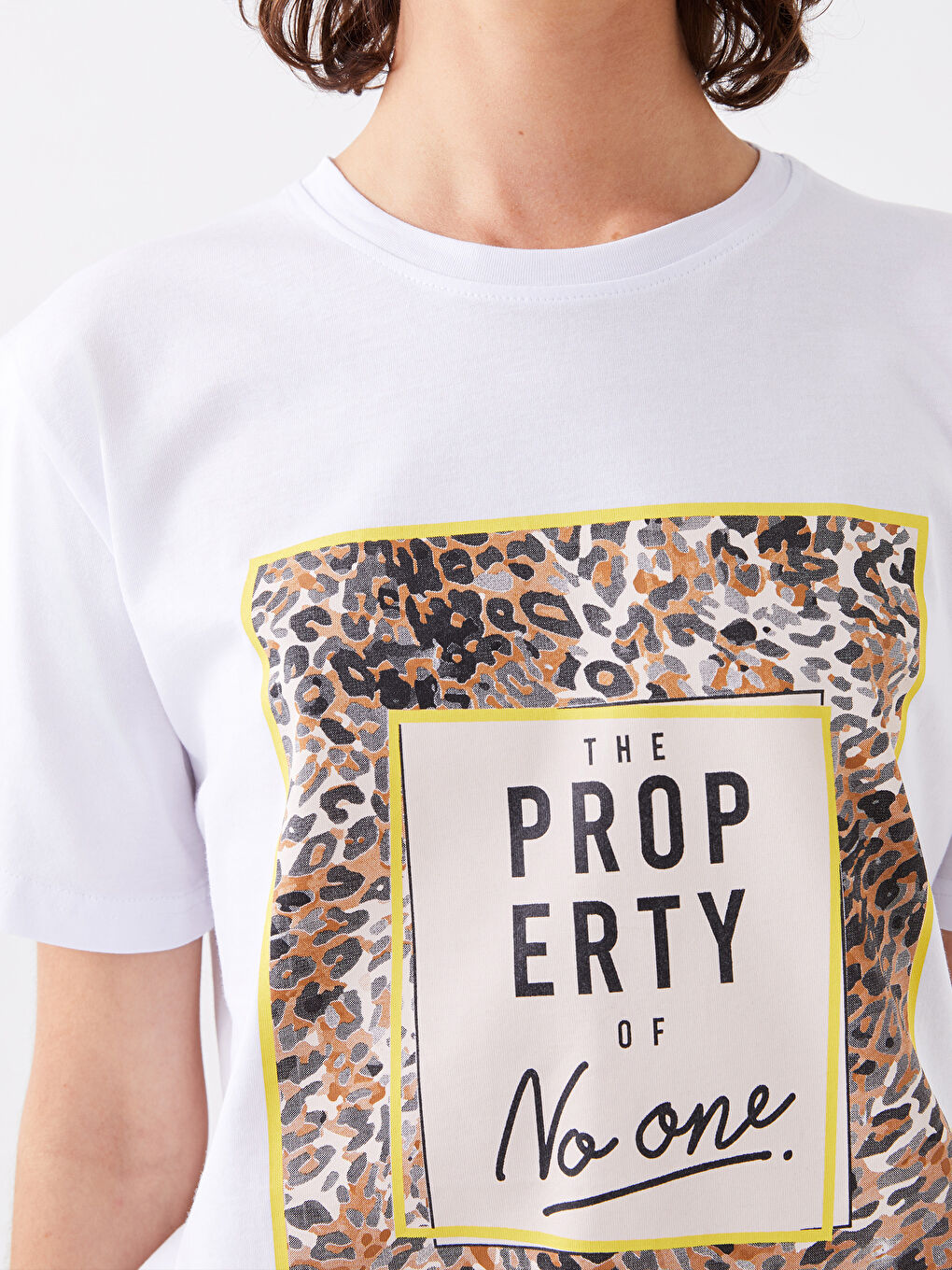 Beyaz Bisiklet Yaka Baskılı Kısa Kollu Kadın Tişört-7