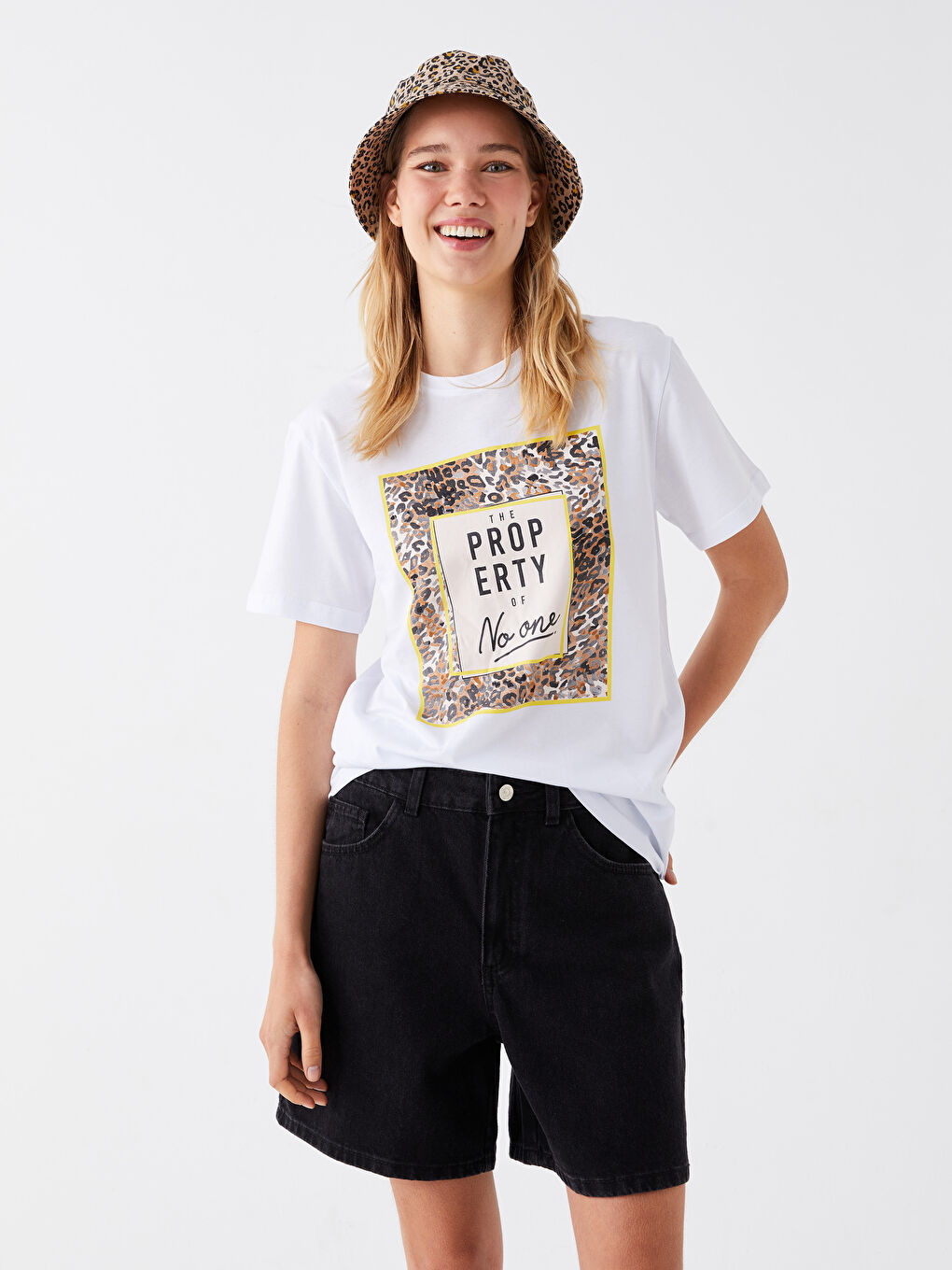 Beyaz Bisiklet Yaka Baskılı Kısa Kollu Kadın Tişört-2