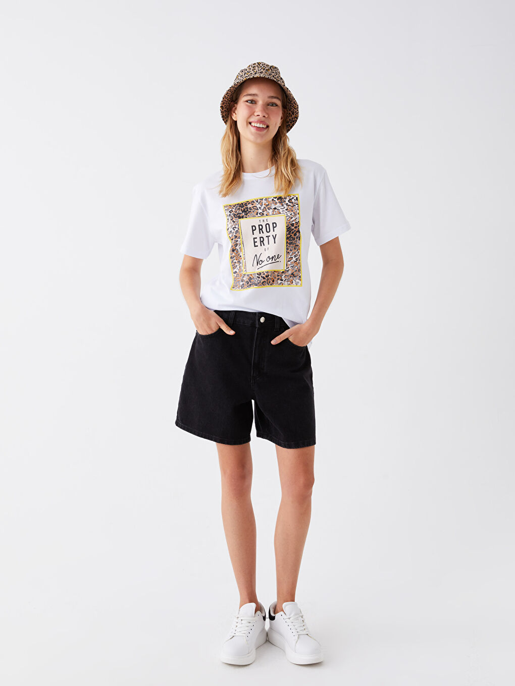 Beyaz Bisiklet Yaka Baskılı Kısa Kollu Kadın Tişört-4