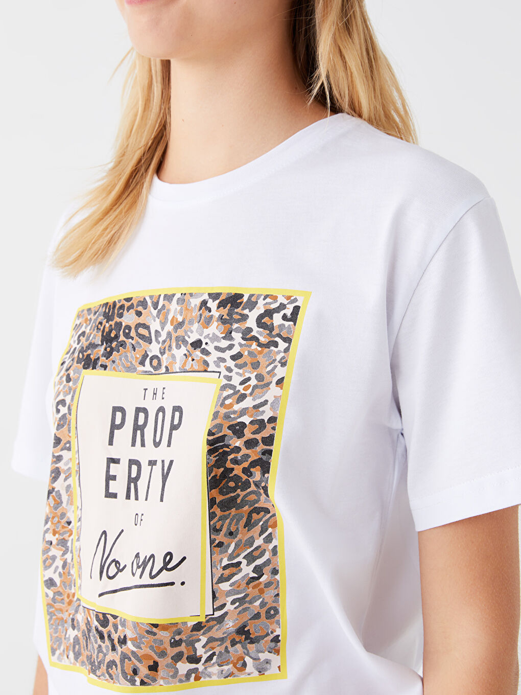 Beyaz Bisiklet Yaka Baskılı Kısa Kollu Kadın Tişört-6